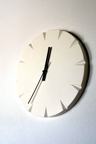 modern clock_armiro accomodation